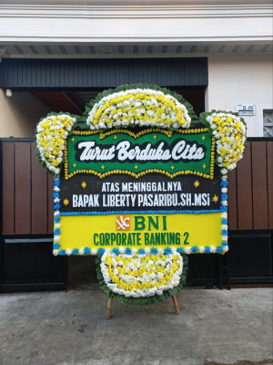Papan Bunga Duka di Medan Polonia