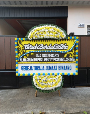 Papan Bunga Duka di Medan Polonia
